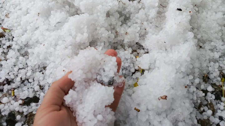 Природная аномалия: в Апшеронске опять выпал град