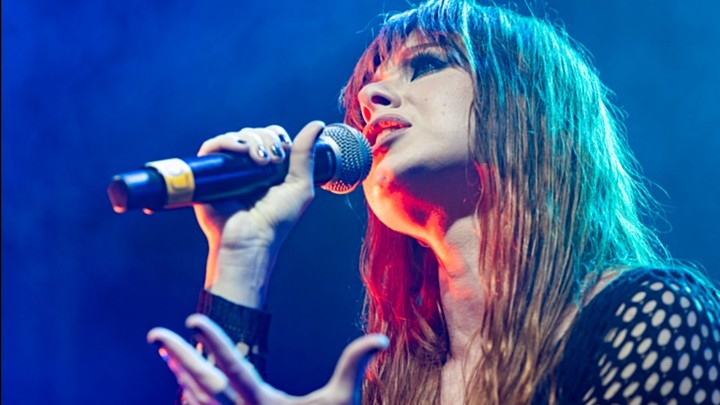 Ребёнок ждал маму, а получил попугая: Дочку Юлии Савичевой воспитывают другие люди. Певица сделала странное признание - буду несчастна