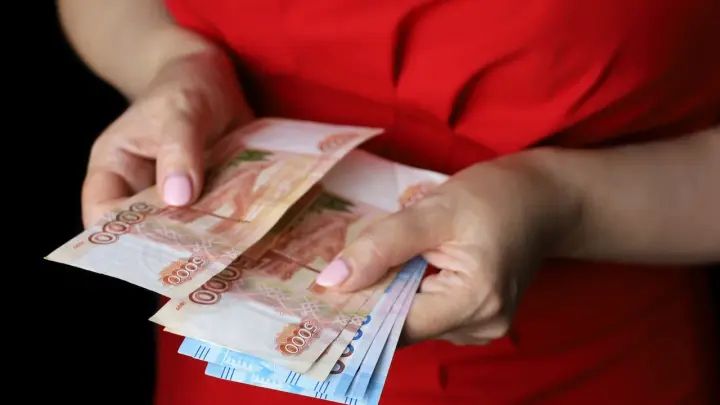 Кому и как в России выплачивается 13-я зарплата