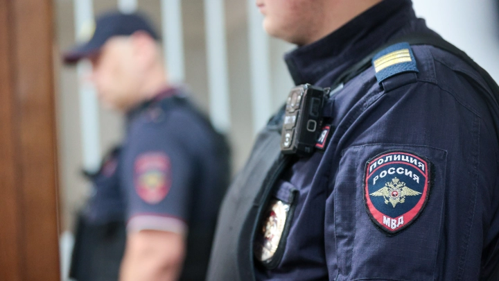 Полностью признаю свою вину: Молодые люди решили хайпануть в Крыму. За осквернение монумента пришлось извиняться