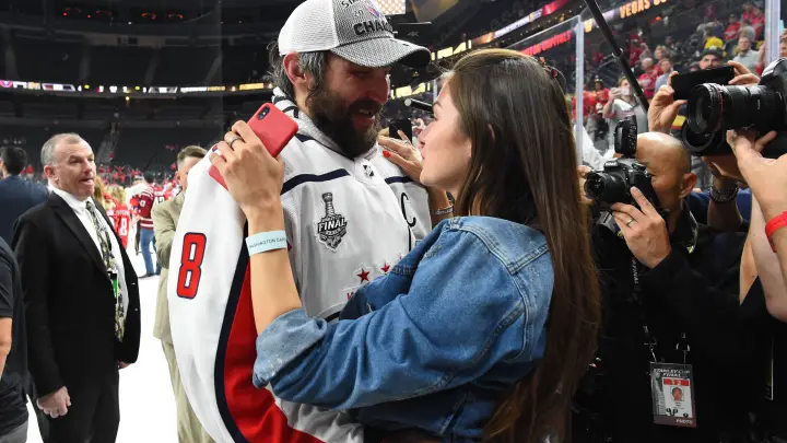 Молодая жена Овечкина раскрыла секрет идеальной фигуры. Всё оказалось проще, чем все думают