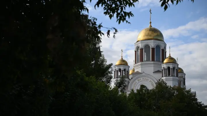 В Церкви рассказали, что запрещено ставить на могиле: речь о нормах на кладбище