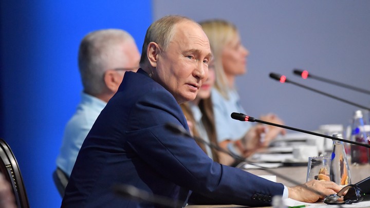 Путин предложил подумать о перемещении госкомпаний из Москвы в регионы