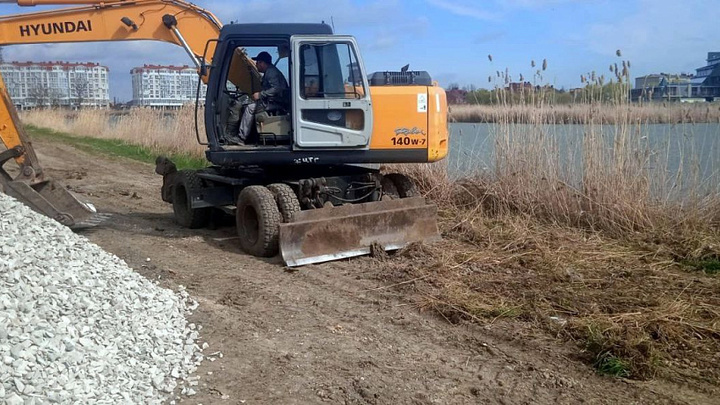 В Славянске-на-Кубани благоустраивают экотропу Утиные плавни