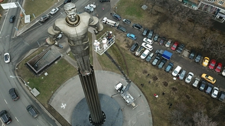 К Дню космонавтики Юрий Гагарин появится на Дворцовом мосту в Петербурге