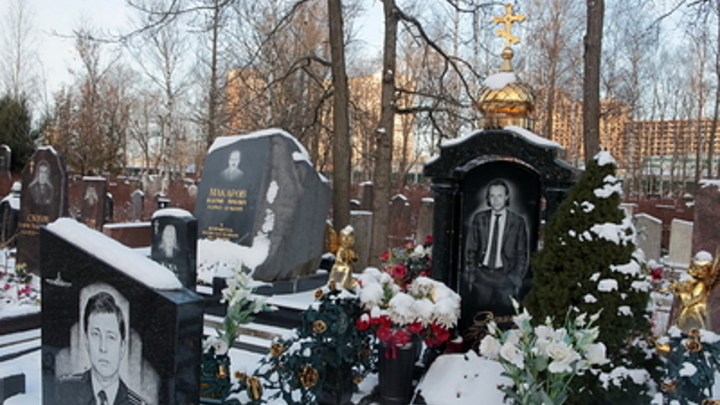 Хоронить станет дешевле? Кладбищенскую мафию берут в России в оборот