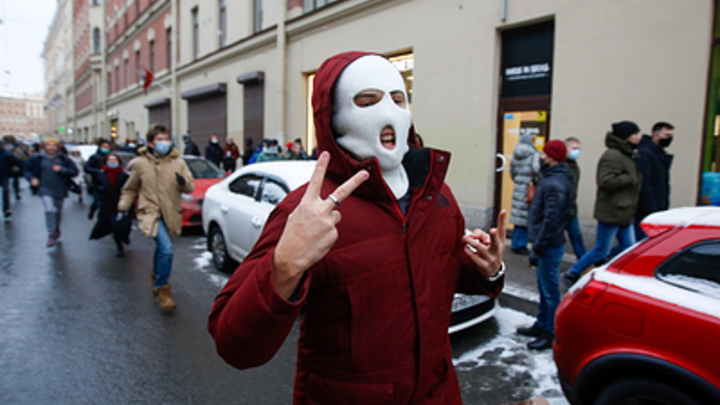 Правоохранители против тиктокеров: Политолог признал падение активности сторонников Навального