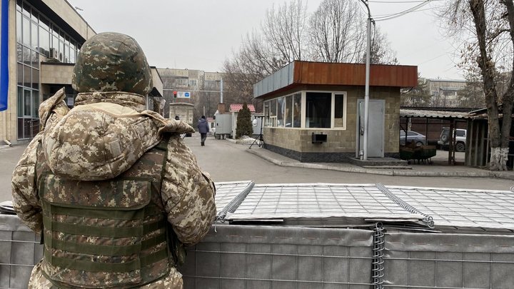 Сенатор призвал правительство Казахстана мотивировать молодежь на службу в армии