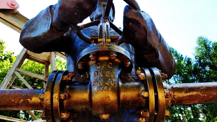 Страны Евросоюза откажутся от русской нефти минимум на шесть месяцев: что это значит для нас