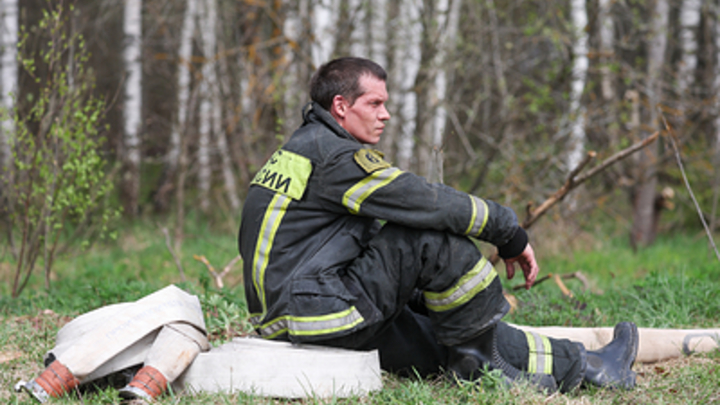 На базе отдыха в Абрау-Дюрсо в пожаре пострадали шесть домов и два автомобиля