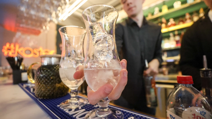 Поздравления на Международный день бармена: стихи и проза