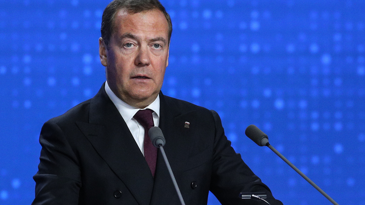 Медведев назвал омерзительной биографию нового главкома ВСУ Сырского