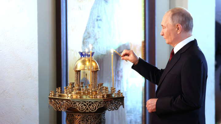 Путин поздравил православных с Рождеством Христовым