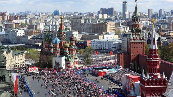 В строю - дети войны: Чем удивил Бессмертный полк в Москве