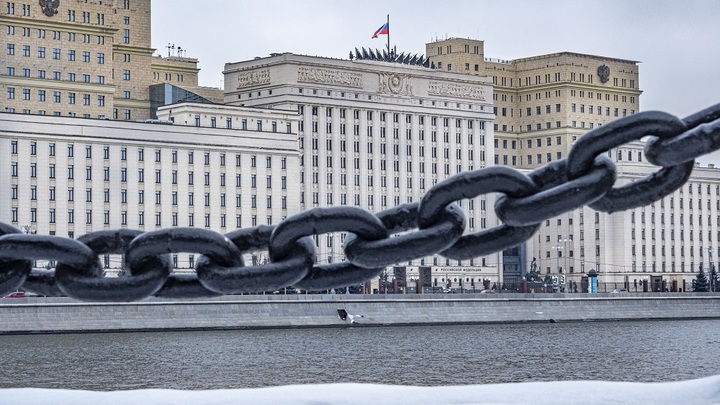 Политолог Крутаков высказался об интригах в Минобороны: Бьются за власть