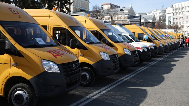 В Челябинской области обновили парк школьных автобусов и автомобилей скорой