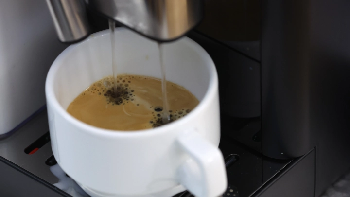 Чем опасна передозировка кофе: врач назвала симптомы