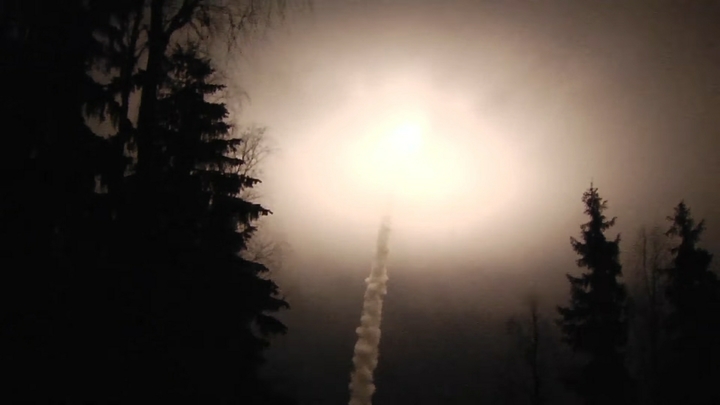 Кто видел НЛО над нашим городом?: Полёт ракеты Тополь-М приняли за корабль пришельцев - фото