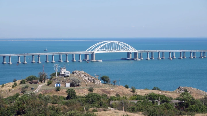 В очереди к Крымскому мосту скопилось более 1900 машин