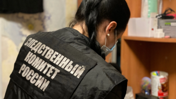 В Великом Новгороде в бочке на балконе обнаружили тело девушки