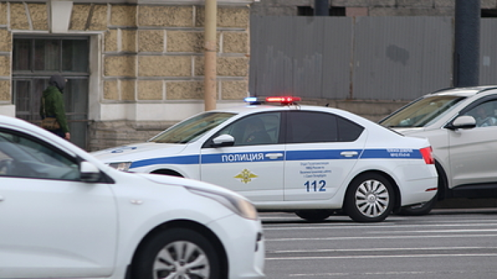 В Сибири силовики провели рейд на большом банкете мигрантов