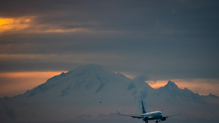 Американцы вновь шпионят? Над Донбассом летает самолёт-разведчик США
