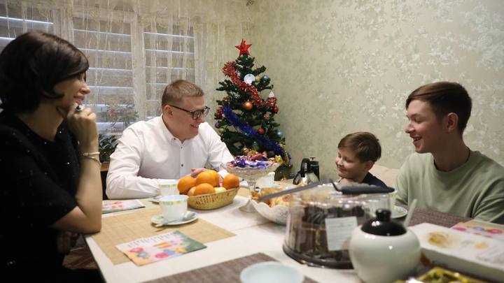 В Магнитогорске дети раненого бойца СВО получили подарки