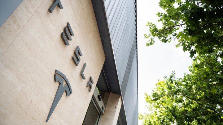 Маск собрался в Индию. Пока Теслой и инвестициями