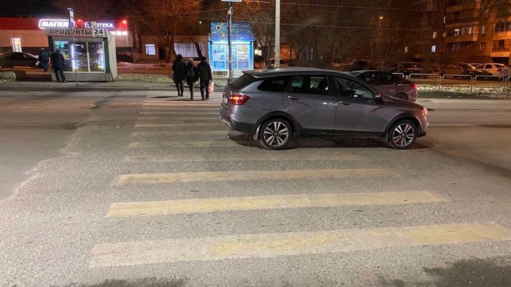 В Челябинске мальчик по дороге из школы попал под машину
