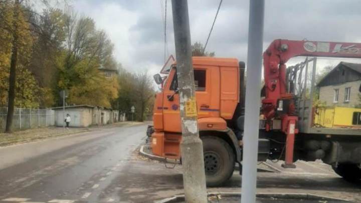 Стоимость демонтажа аварийного столба на 4-я Деревенской улице в Иванове мэрия взыщет с собственника