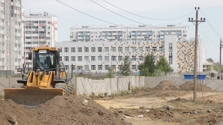 В Челябинске высадят 100 деревьев вдоль новой дороги
