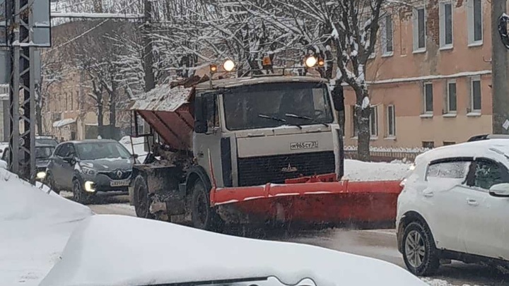 Власти Иванова мобилизовали 20 КДМ на борьбу с последствиями снежного заряда