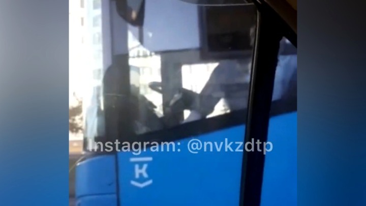Автобус на автопилоте заметили на дороге в Новокузнецке