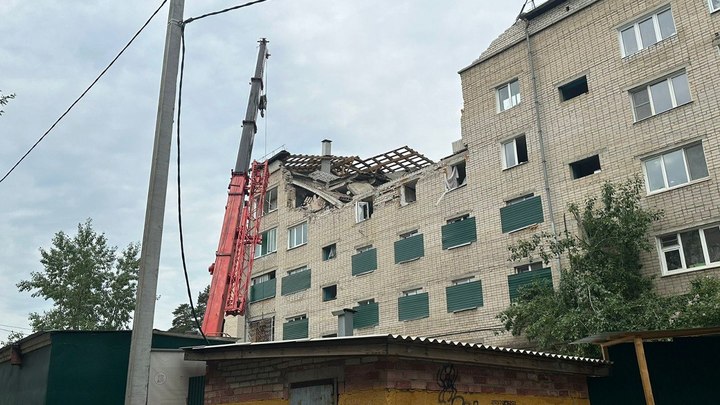 Демонтаж начался в поврежденном взрывом газа доме на Боровой в Чите