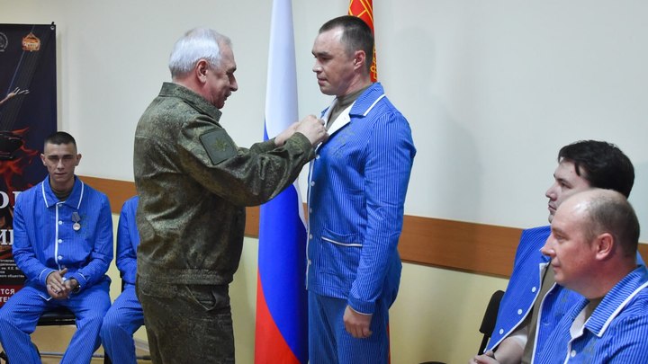 В Самаре заместитель министра обороны России вручил награды участникам СВО