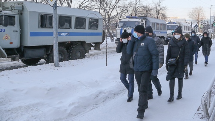 Сторонники Навального* массово покидают Челябинск — 4 человека за границей
