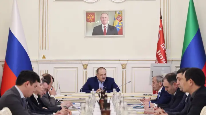 Глава Дагестана Меликов заявил о вине депутатов во взрыве нефтебазы в Махачкале