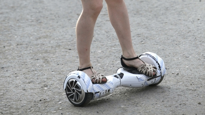 В Кузбассе случайные прохожие стали обладателями краденных гироскутеров