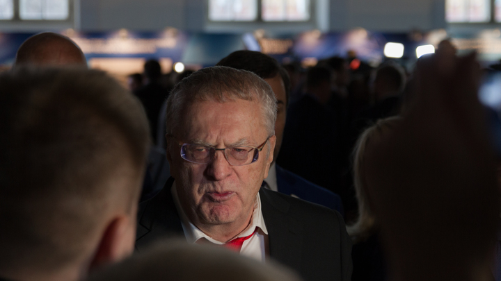Ужин за наш счёт, но у вас дома: Жириновский предложил Трампу выпить за провал импичмента