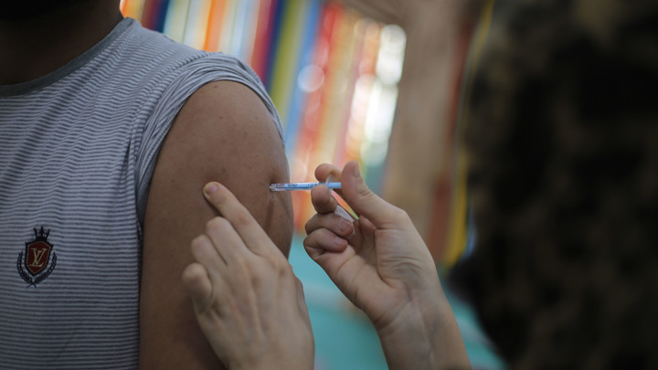 Вакцину ЭпиВакКорона назвали не подходящей для ревакцинации