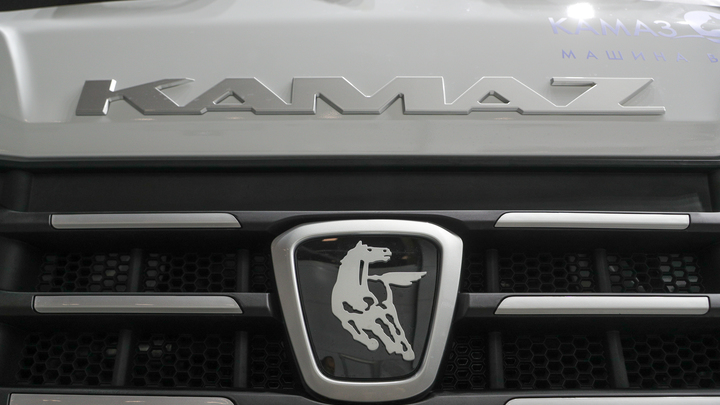 Минтранс: 14 июня по трассе М-11 запустят первые беспилотные КамАЗы Минтранс: 14 июня по трассе М-11 запустят первые беспилотные КамАЗы