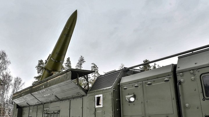Расчёт ракетного комплекса Искандер ликвидировал мощный склад боеприпасов, предназначенных для ВСУ