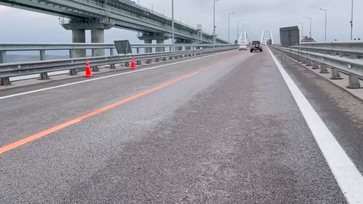 На Крымском мосту сняли реверсивное движение для легковушек