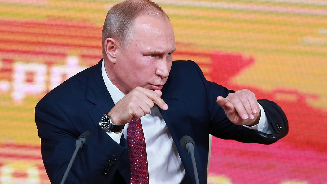 Пользователи соцсетей сделали Медведева главным героем из анекдота Путина про кортик Пользователи соцсетей сделали Медведева главным героем из анекдота Путина про кортик