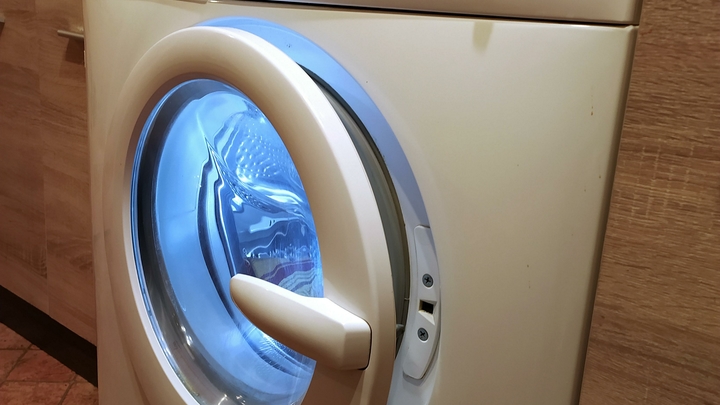 Лейте, пока шипит: Маленькая хитрость против сложных пятен