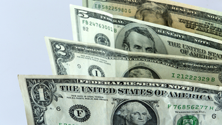 Доллар по 85 рублей и инфляция в 12 процентов: Банкир озвучил худший прогноз для России