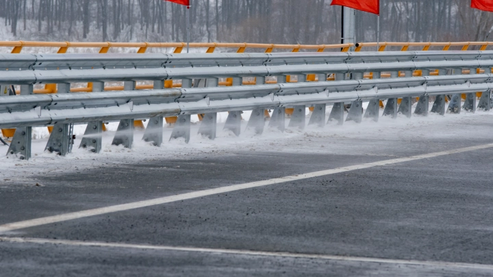 Пассажирский автобус слетел в кювет под Новосибирском: шесть человек пострадали, среди них ребёнок