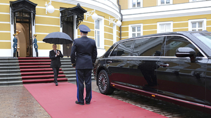 Путин привёз в Китай личный автомобиль Aurus
