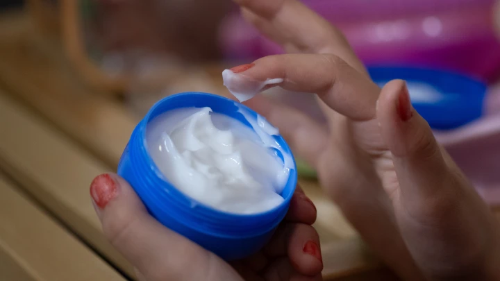 Лечение прыщей доведёт до онколога: В популярных кремах L’Oréal нашли опаснейший канцероген