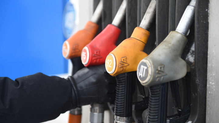 Кто в Молдове заламывает цены на бензин: олигархи или жадные чиновники?